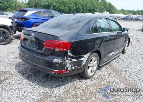 2013 Volkswagen Jetta Hybrid Sel z USA, uszkodzony, nr VIN 3VW637AJ2DM230074